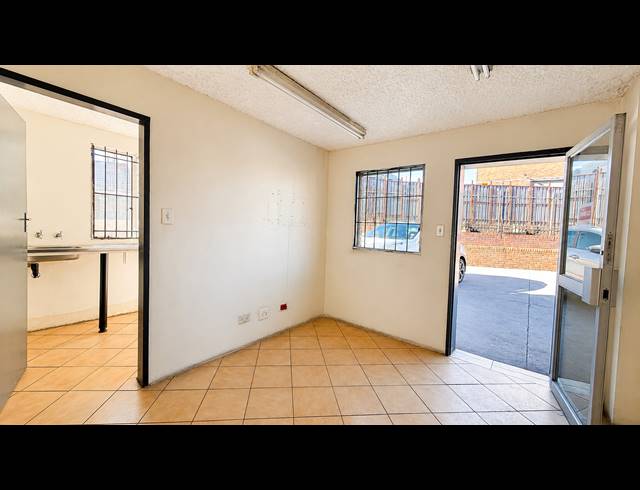 550M² WAREHOUSE TO LET IN MEADOWDALE